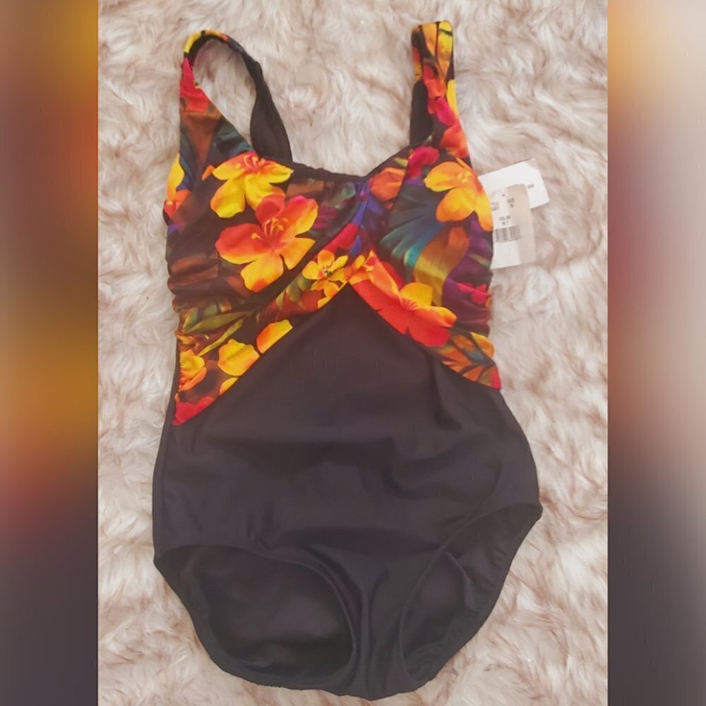 Flower Print Black One Piece Swimsuit.🌴